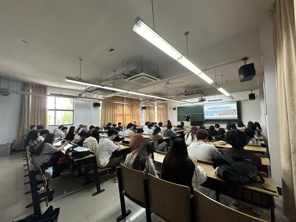 Ezpay科技集团在南京邮电大学通达学院举办讲座